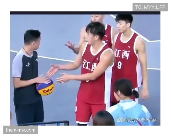 篮球比赛中球碰到裁判算不算违例？具体规则如何判定？
